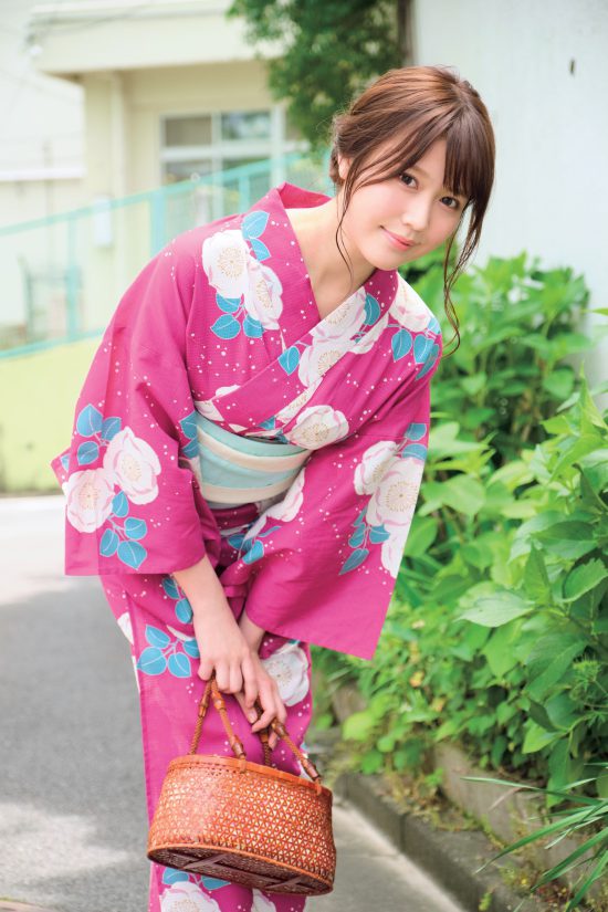小日向ゆか:人気急上昇中のFカップ美ボディ