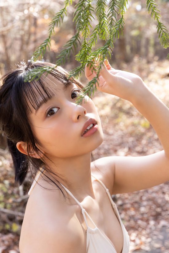 誌面カット①:『SPA!デジタル写真集 峰島こまき「瞳に吸い込まれて」』