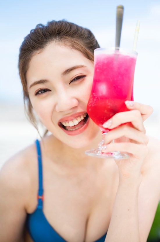北川綾巴1st写真集:収録カット②